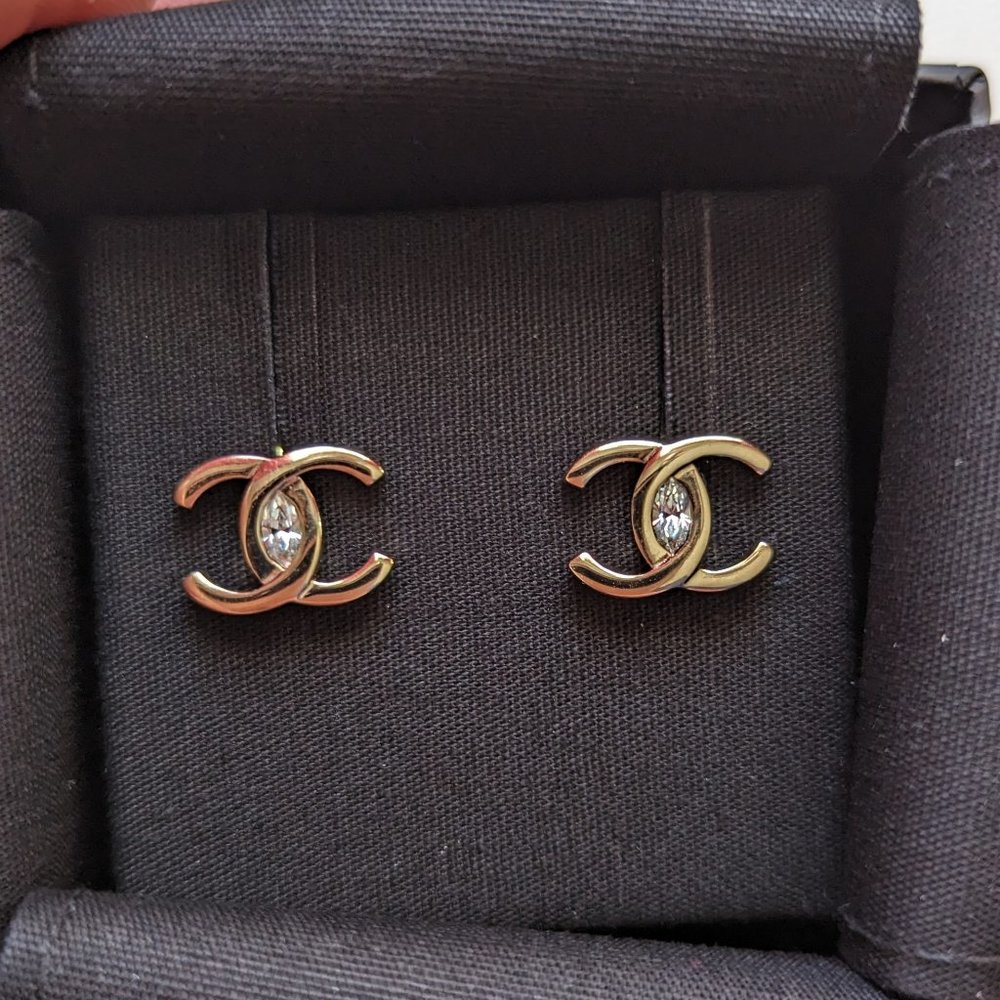 BNIB Authentic Chanel Light Gold and Crystal Solitaire CC Stud Earrings